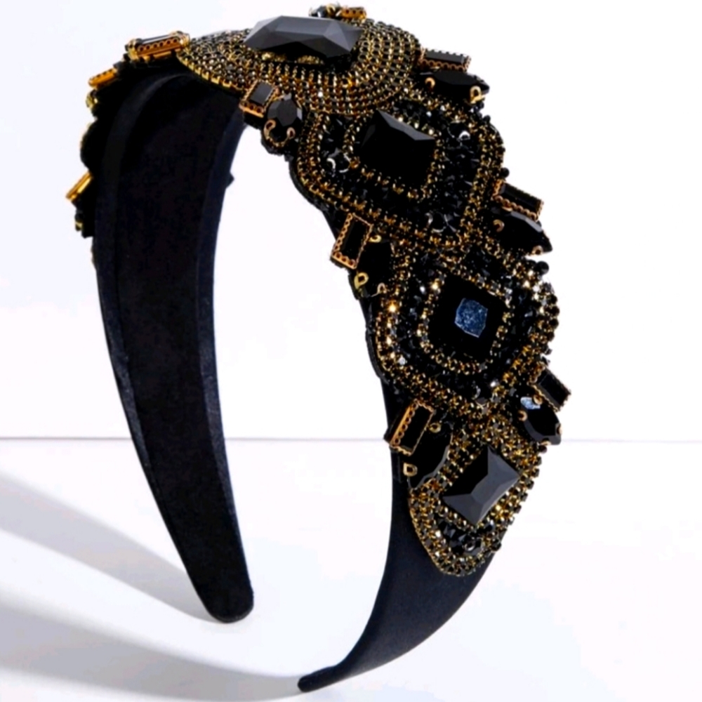 Diadema de piedras negras